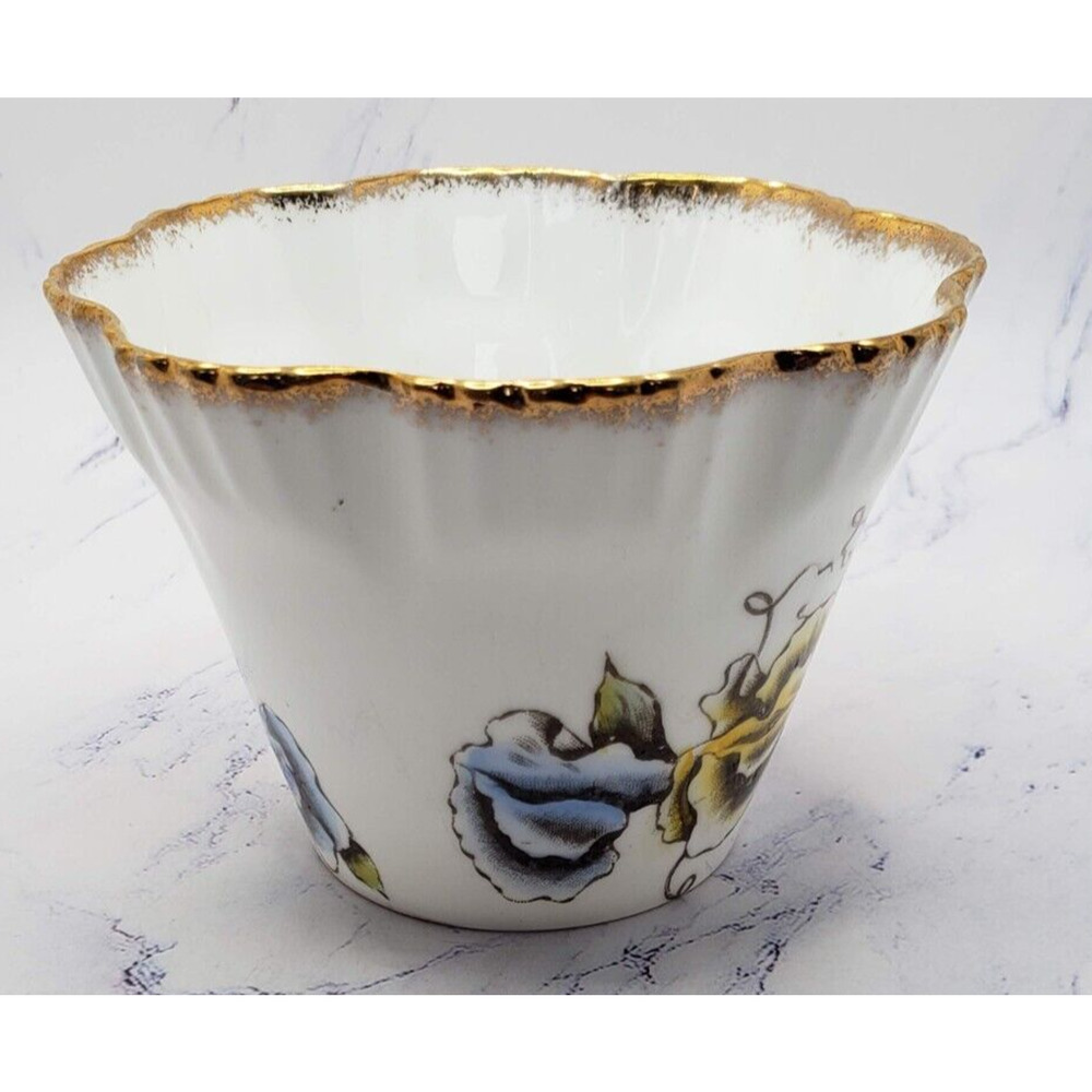 Salisbury Fine Bone China Sweet Pea Floral Pattern W/ Gold Trim Tea Cup & Saucer - Picture 10 of 14